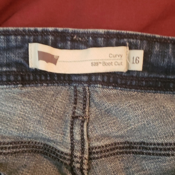 Levi Curvy - Picture 2 of 10